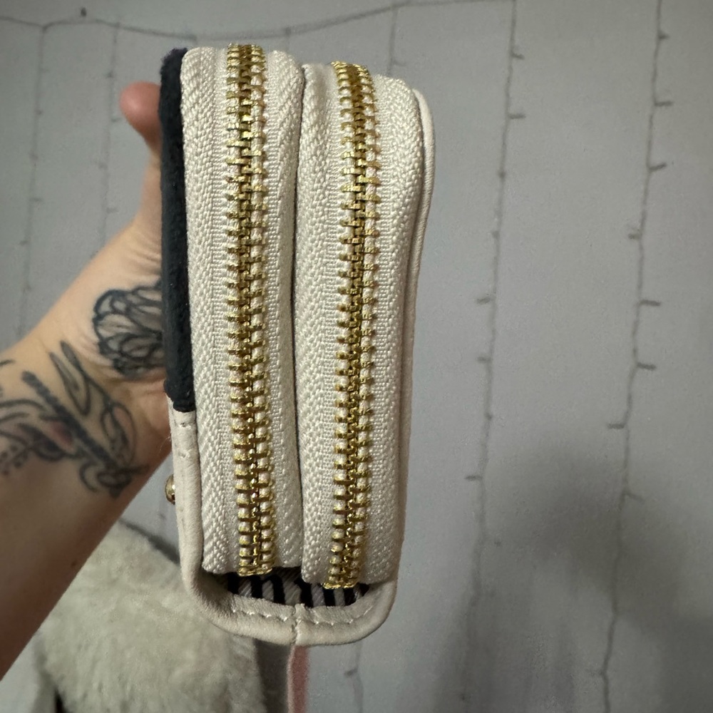 Juicy Couture Royal Embellished Black & Cream Wallet NWT - Picture 5 of 7